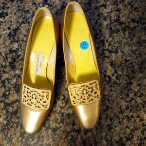 60's Vintage Town & Country Gold Kitten Heels